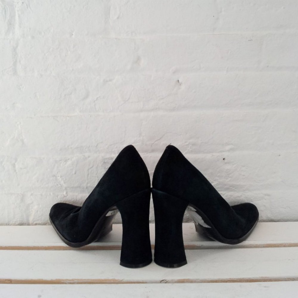 Vintage 90s Black Suede Pumps - Picture 5 of 7